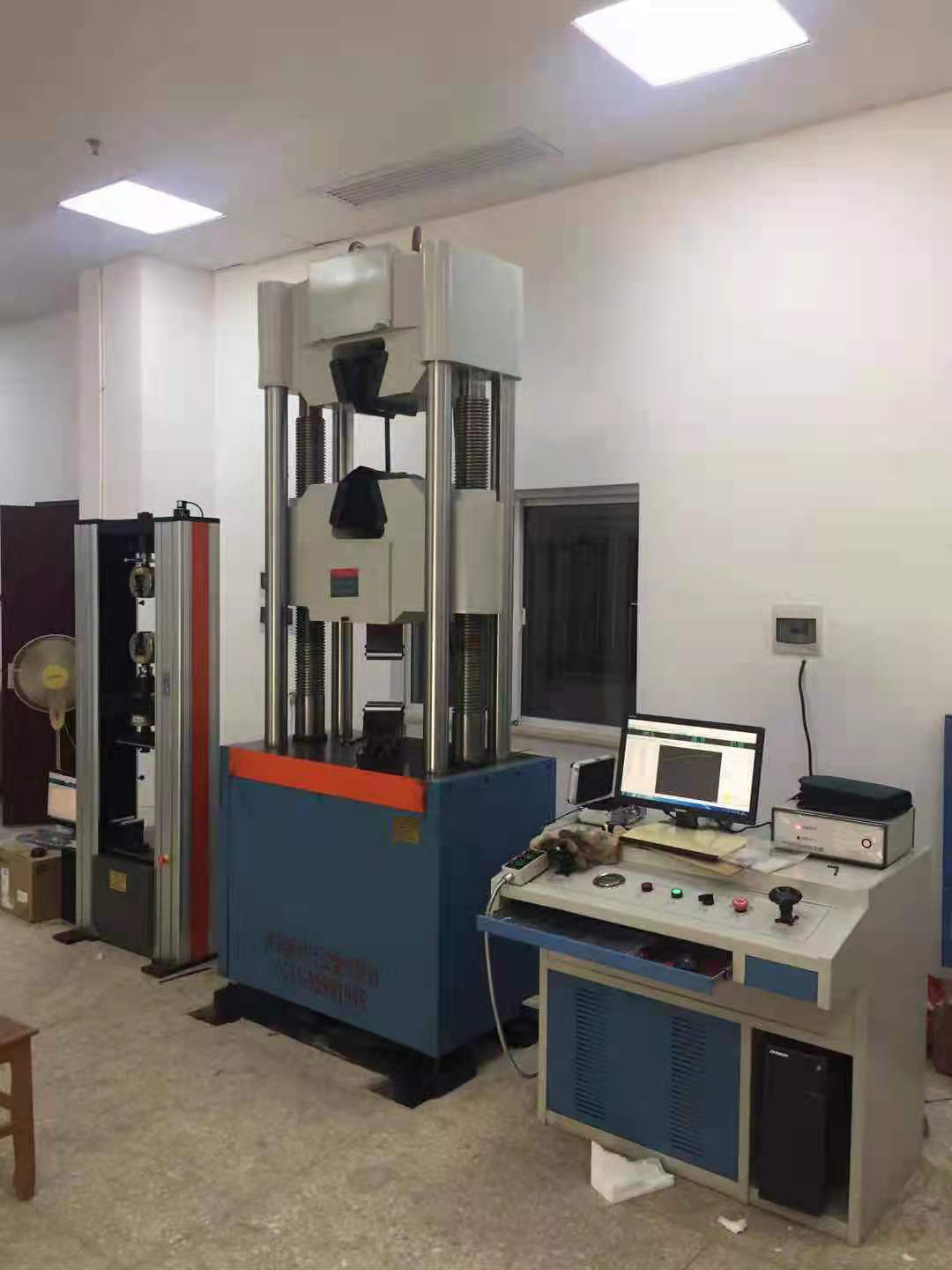 WAW-2000E微機(jī)控制電液伺服萬(wàn)能試驗(yàn)機(jī)產(chǎn)品質(zhì)檢所使用
